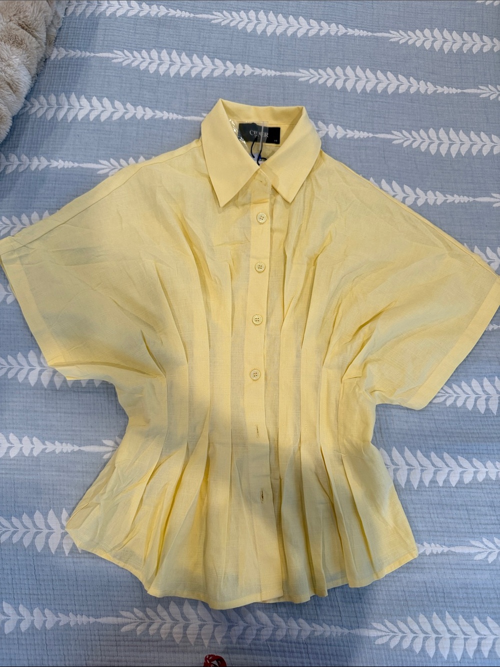 Cider Pale Yellow Pleated Short-Sleeve Button-Down Shirt